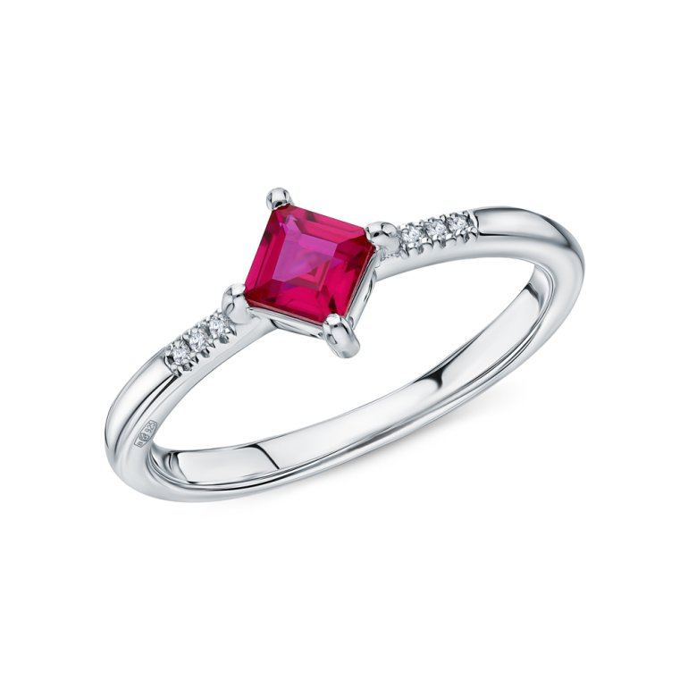 Серебряное кольцо с фианитами и корундом