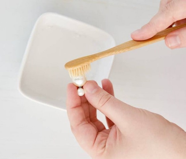 pearl-and-brush
