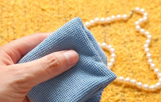 pearl-cleaning